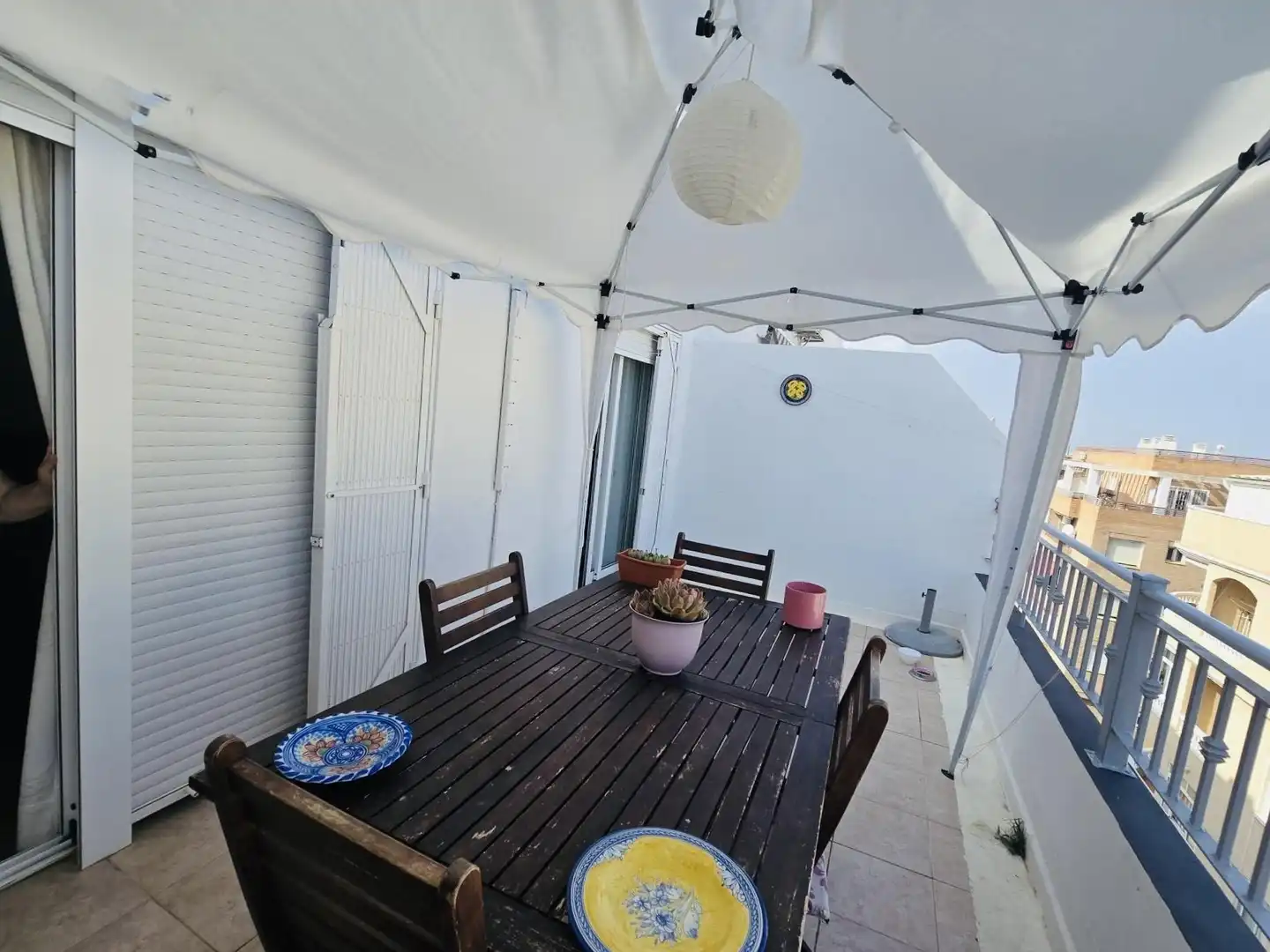 Terrasse von Wohnung zum Verkauf in Torrevieja mit Klimaanlage, Heizung und Privatgarten