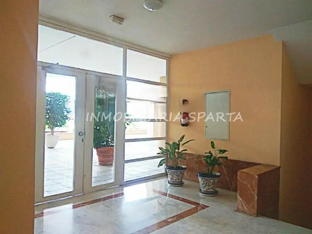 Wohnung zur Miete in Avenida Clara Campoamor, Barrio Alto