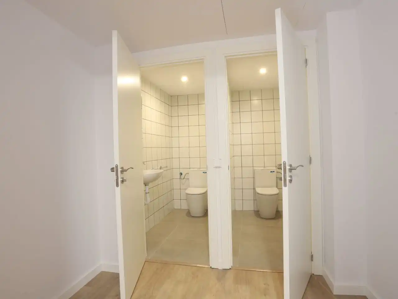Baño de Oficina de alquiler en Barcelona con Aire acondicionado y Calefacción