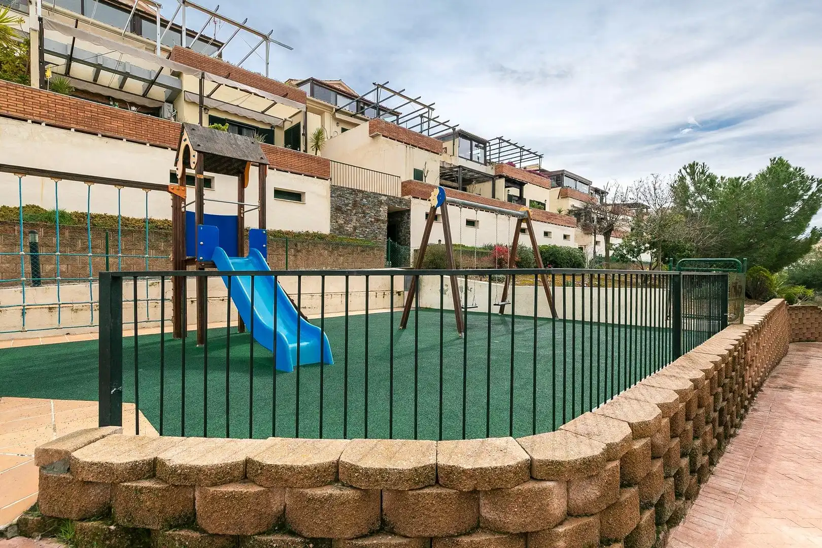 Terraza de Ático en venta en Jun con Aire acondicionado, Calefacción y Jardín privado