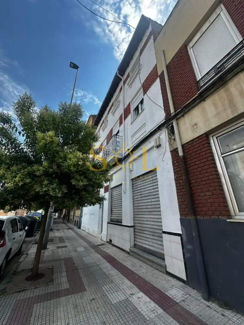 Vista exterior de Pis de lloguer en León Capital  amb Calefacció, Traster i Moblat