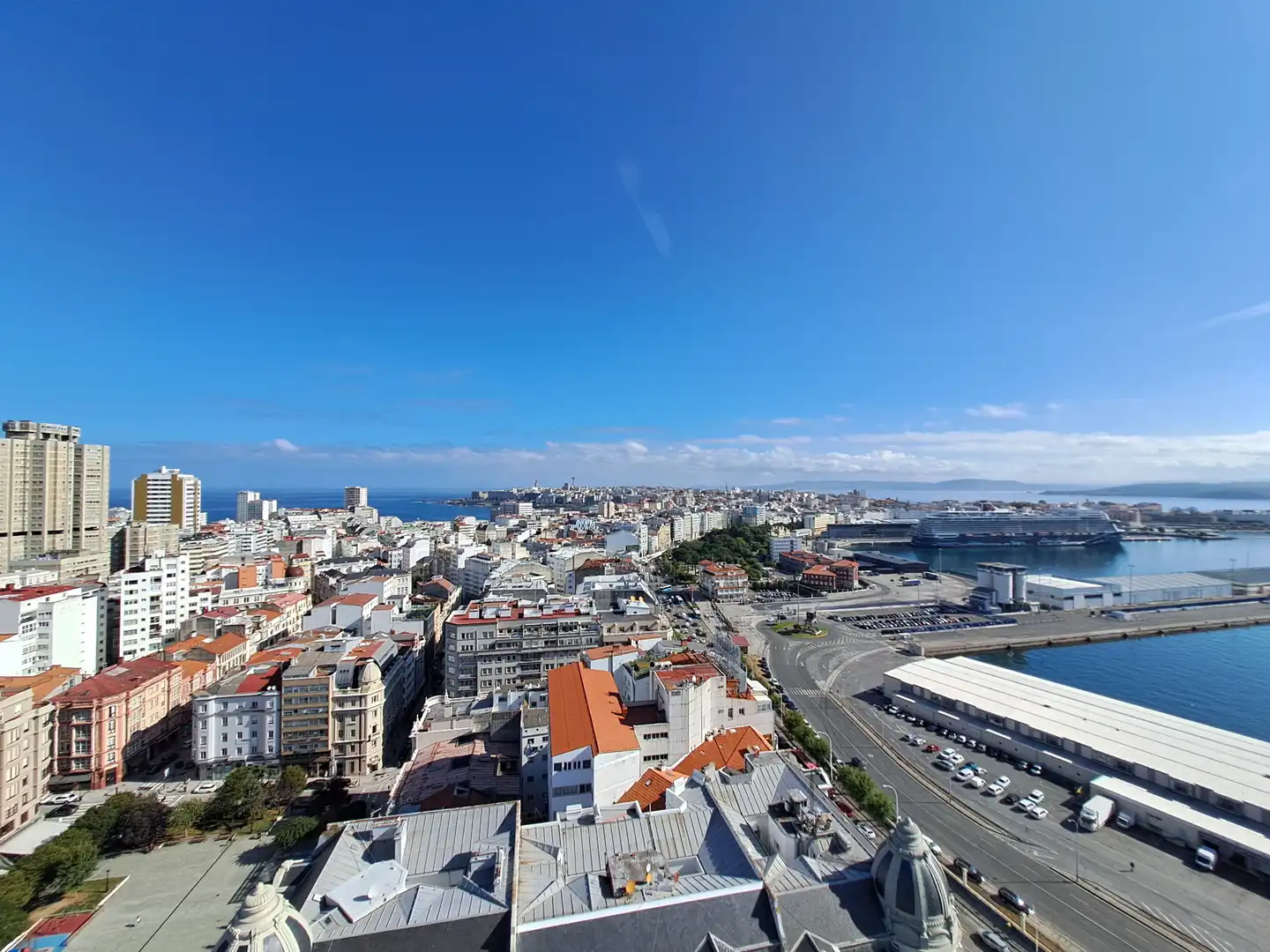 Vista exterior de Piso de alquiler en A Coruña Capital  con Calefacción, Terraza y Amueblado