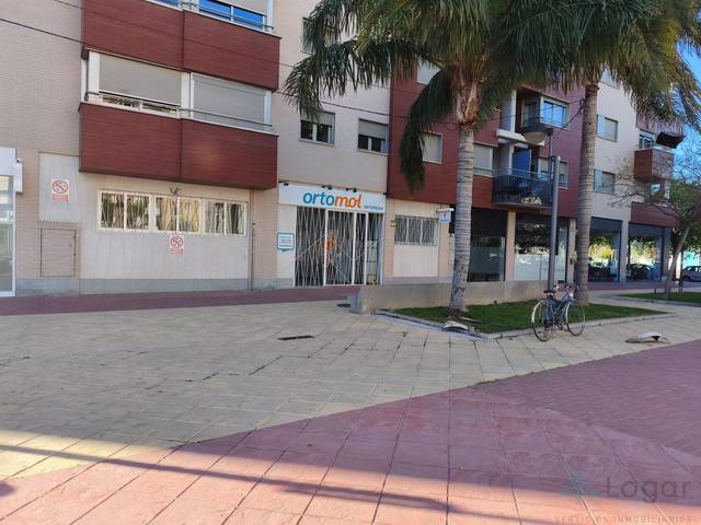 Local comercial en Alquiler en Juan Carlos I