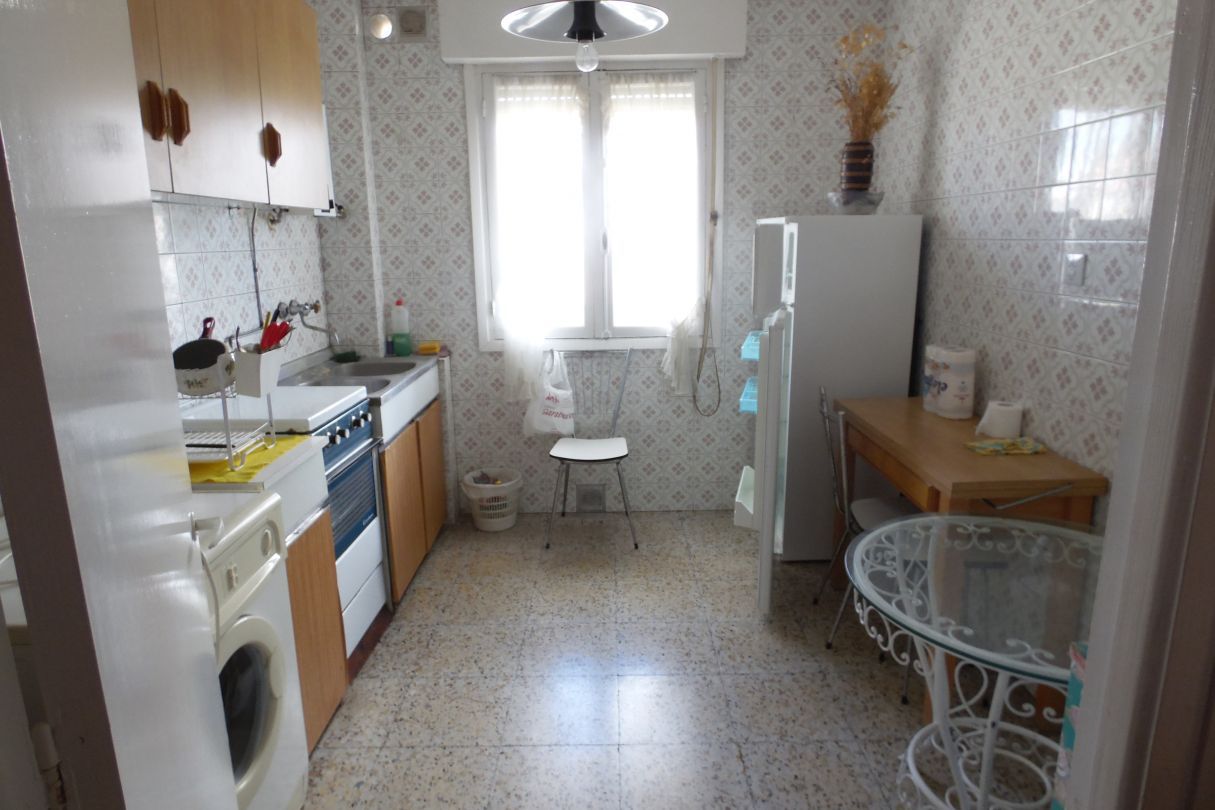 Cuina de Apartament en venda en Medina de Pomar amb Terrassa i Moblat