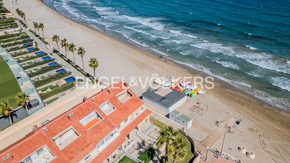Exterior view of Single-family semi-detached for sale in Alicante / Alacant  with Air Conditioner, Heating and Private garden