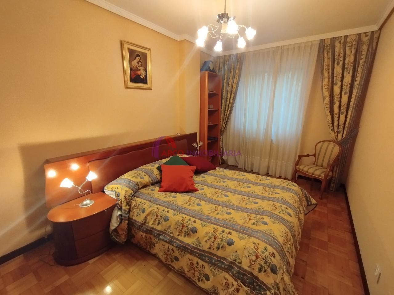 Dormitori de Apartament en venda en Burgos Capital amb Calefacció i Traster