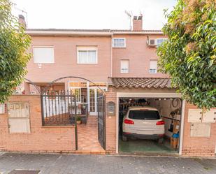 Exterior view of Single-family semi-detached for sale in Fuenlabrada  with Air Conditioner and Furnished