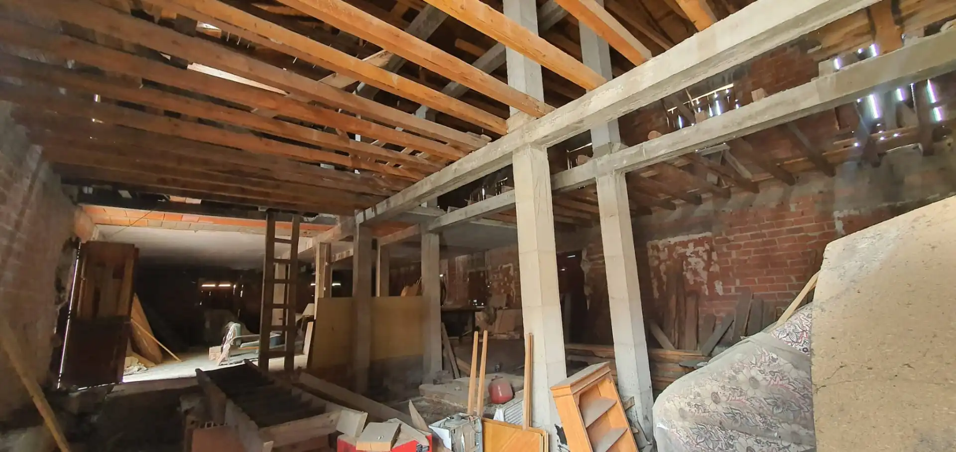 Casa o xalet en venda en Regumiel de la Sierra amb Jardí privat i Traster