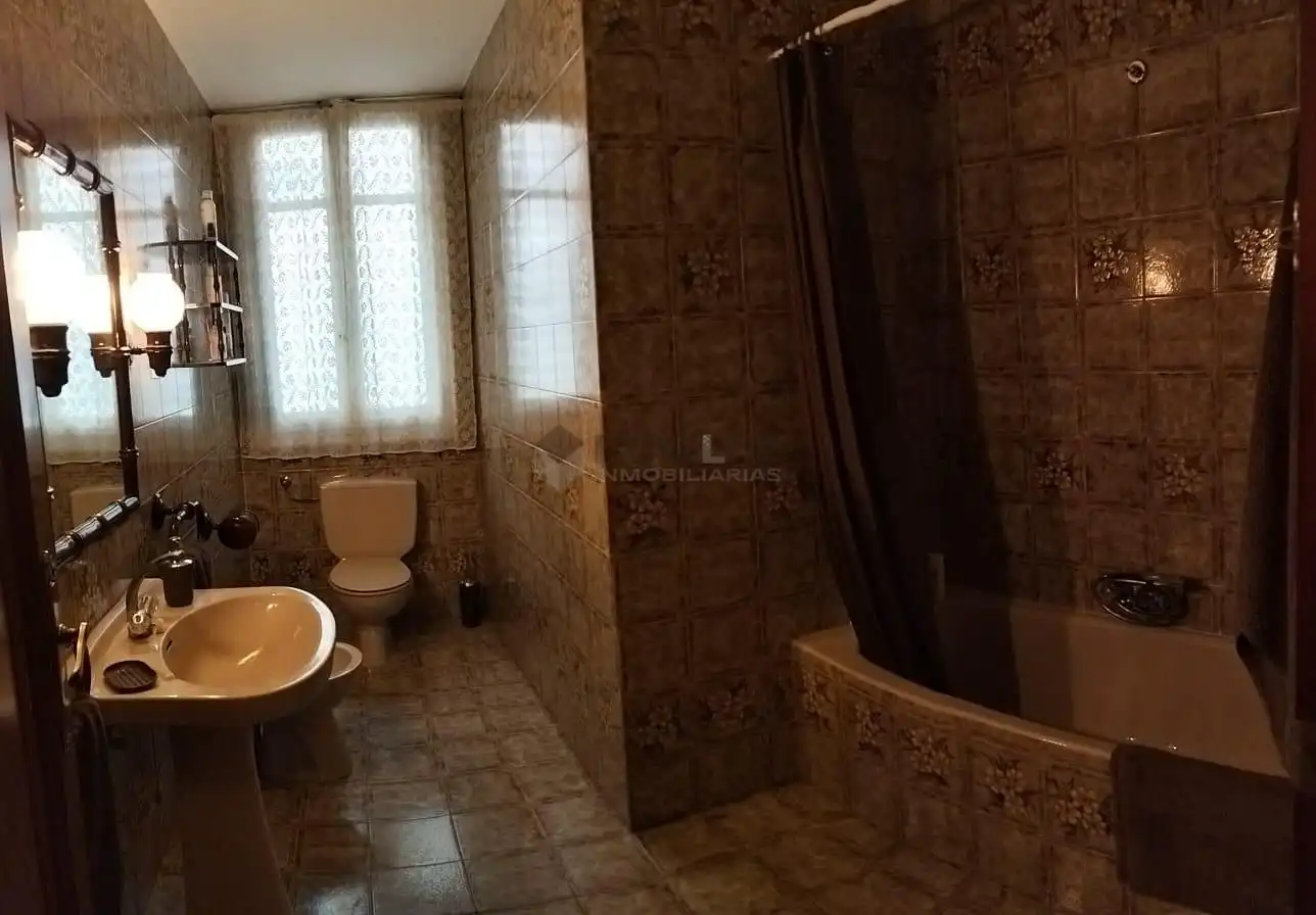 Baño de Piso en venta en Teruel con Calefacción, Parquet y Amueblado