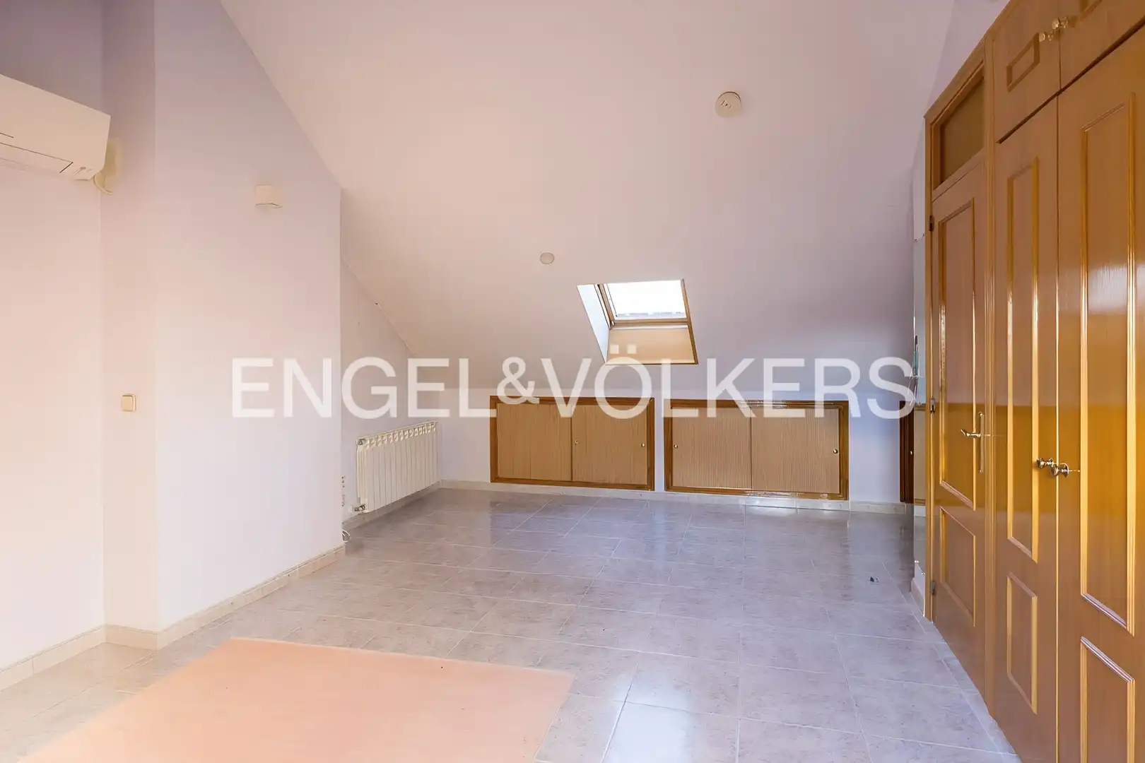 Haus oder Chalet zum Verkauf in Madrid mit Klimaanlage, Heizung und Privatgarten