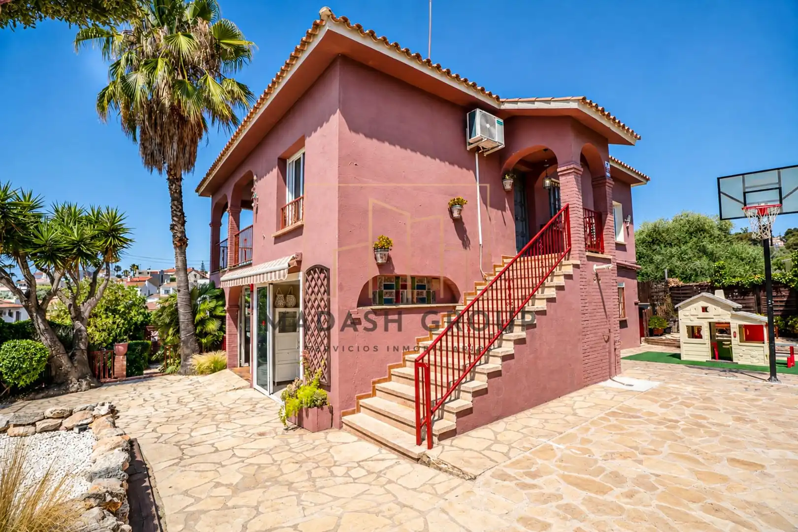 Vista exterior de Casa o xalet en venda en Cunit amb Aire condicionat, Calefacció i Jardí privat