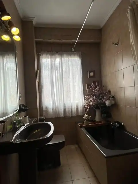 Badezimmer von Wohnung zum Verkauf in Santander mit Heizung, Privatgarten und Möbliert
