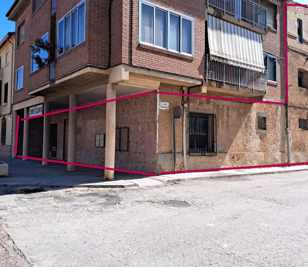 Vista exterior de Local en venta en Requena