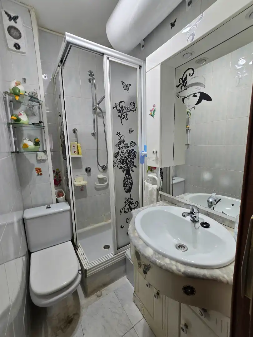 Bathroom of Flat for sale in Leganés  with Air Conditioner, Heating and Furnished
