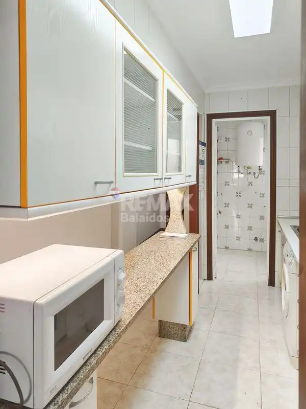 Cuina de Pis en venda en Vigo  amb Calefacció, Parquet i Terrassa