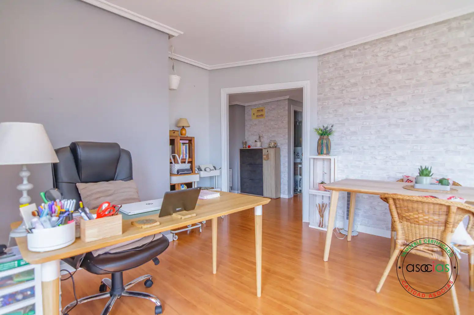 Sala d'estar de Àtic en venda en Oviedo  amb Calefacció, Jardí privat i Parquet