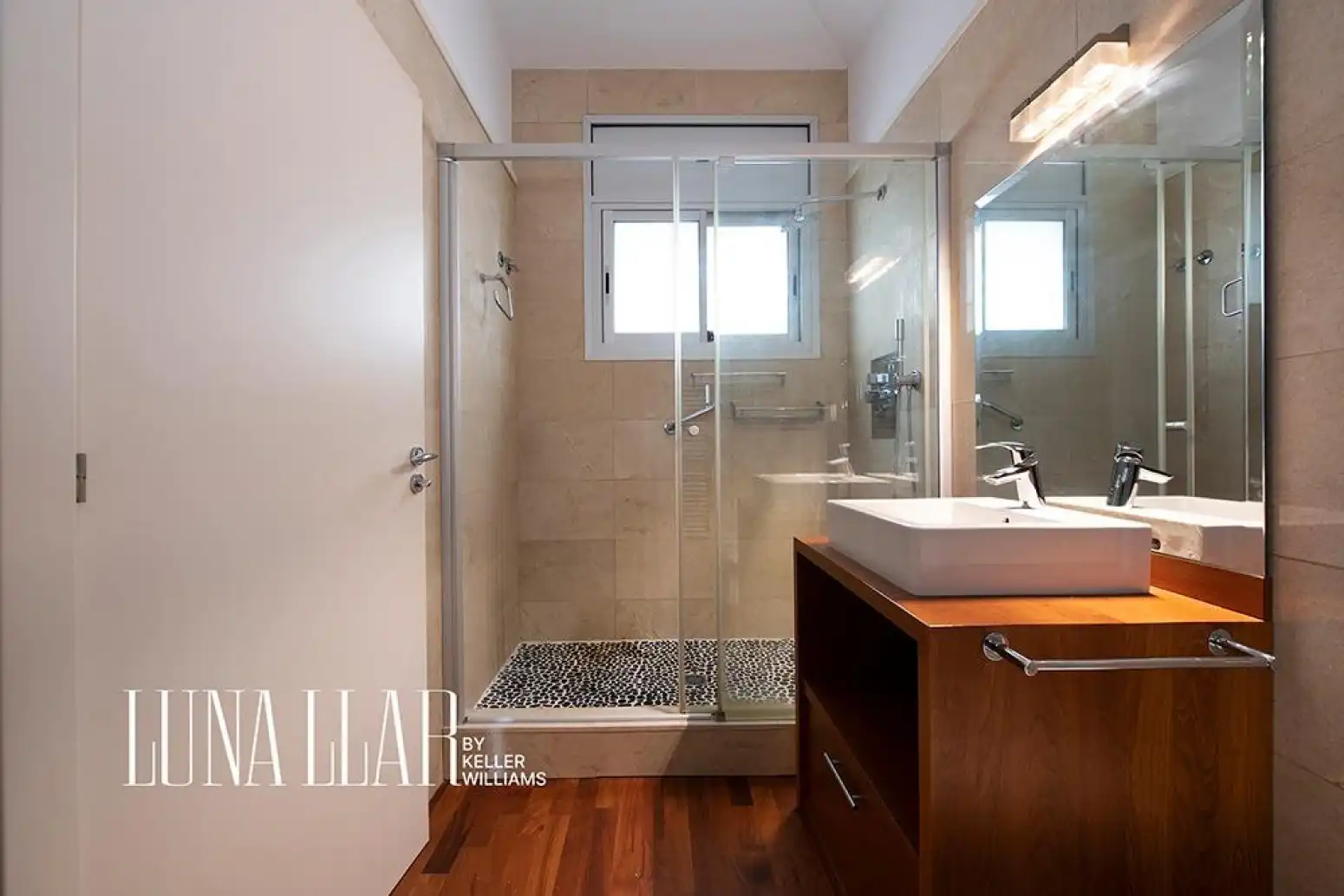 Bathroom of Houses for sale in Castelldefels  with Air Conditioner, Heating and Parquet flooring