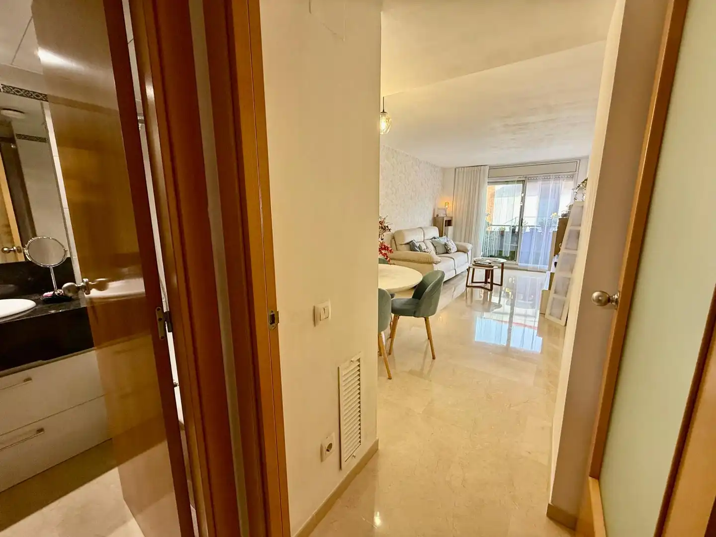 Dúplex en venta en Cornellà de Llobregat con Balcón