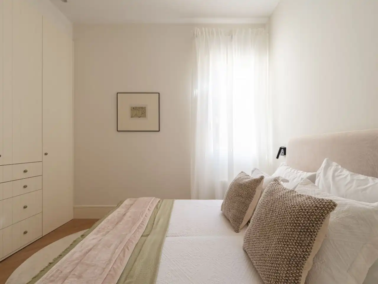 Bedroom of Flat for sale in  Madrid Capital  with Air Conditioner and Balcony