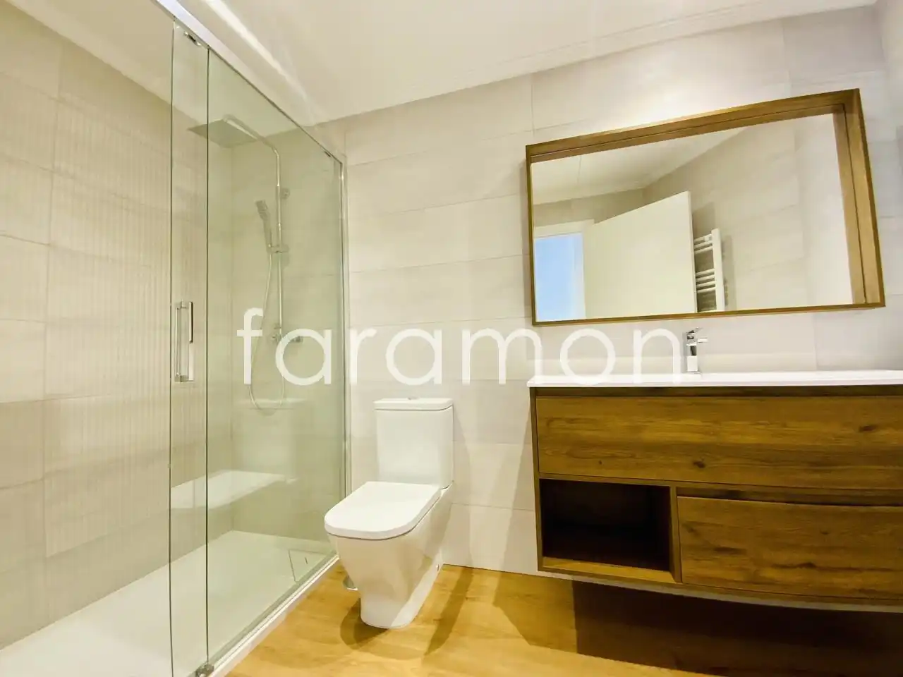 Baño de Piso en venta en Sanxenxo con Terraza, Trastero y Internet