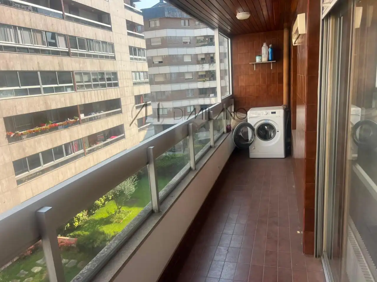 Terrassa de Pis en venda en Vigo  amb Calefacció, Piscina i Piscina comunitària