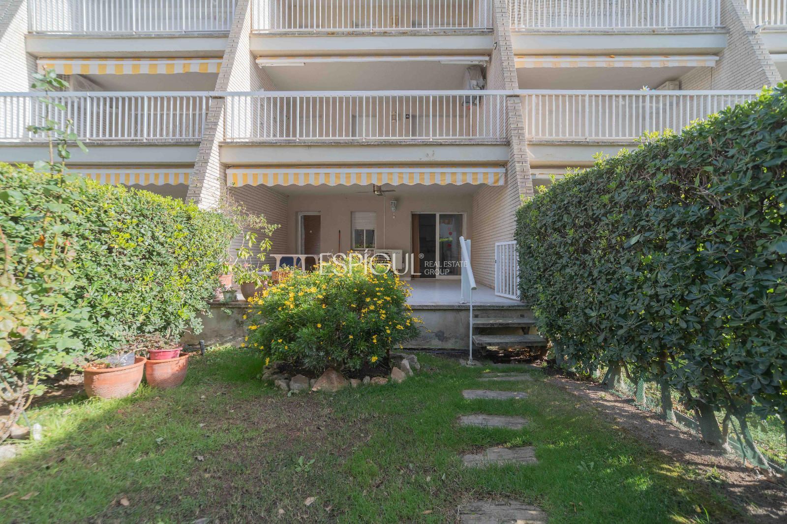 Garden of Flat for sale in L'Escala  with Air Conditioner, Heating and Private garden