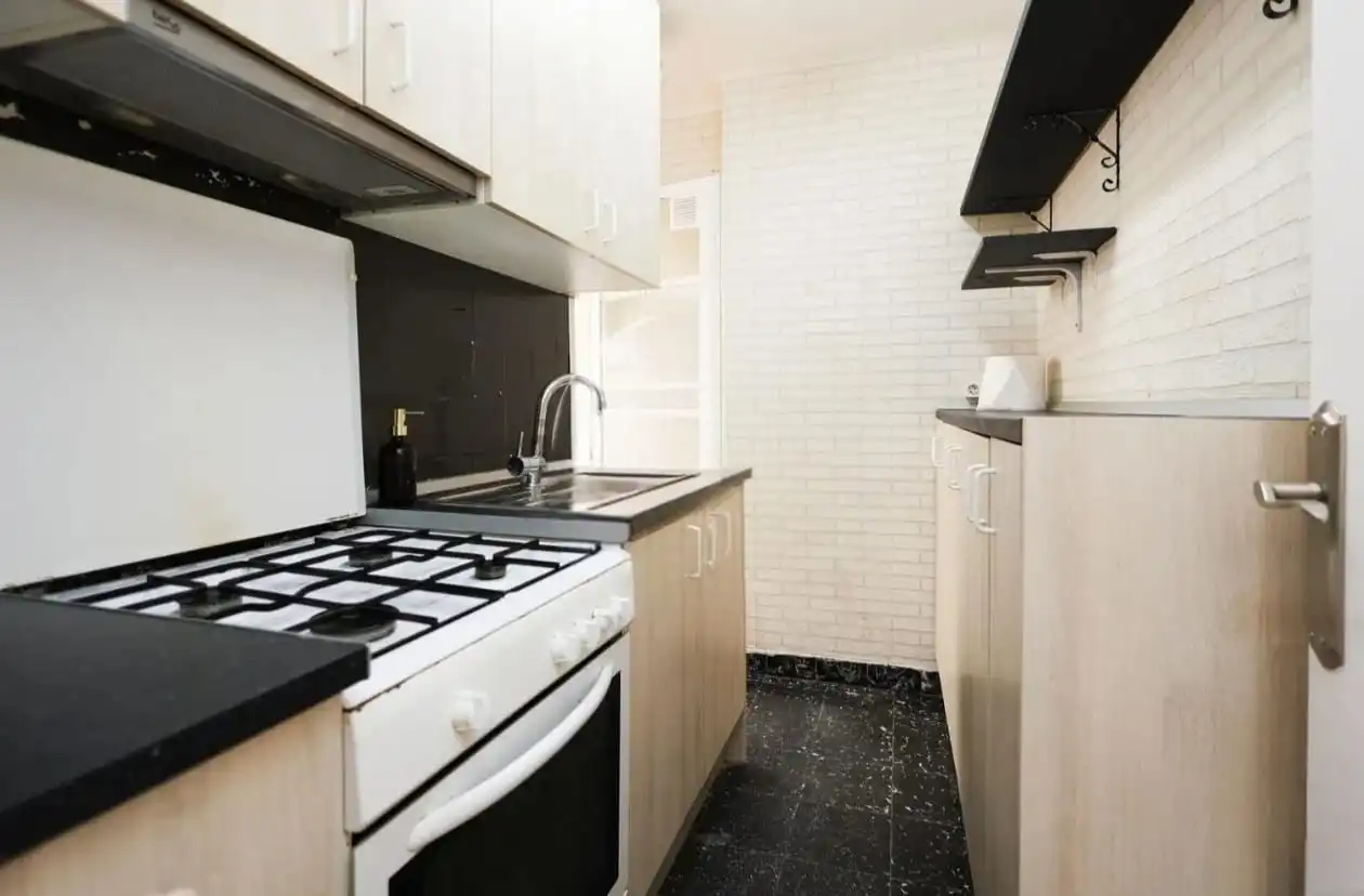 Cocina de Piso en venta en L'Hospitalet de Llobregat con Terraza y Balcón