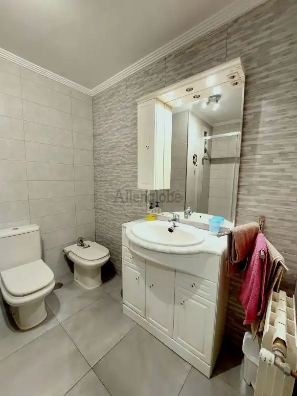 Bathroom of Flat for rent in Oviedo   with Heating and Terrace