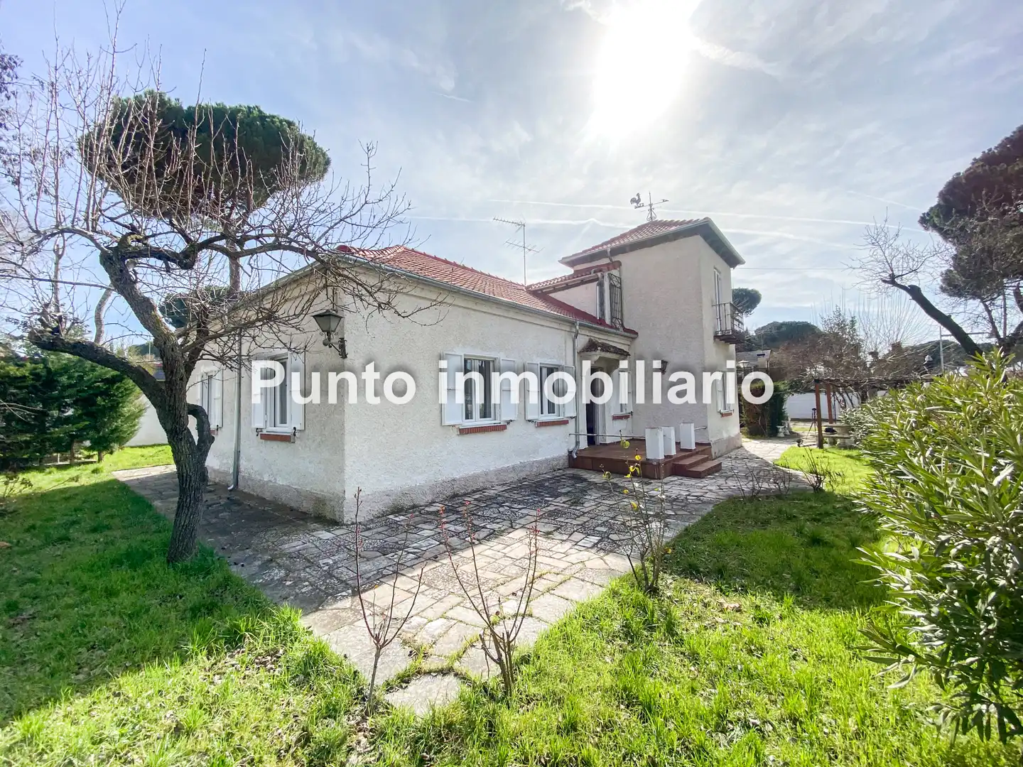 Vista exterior de Casa o xalet en venda en Valladolid amb Jardí privat i Terrassa