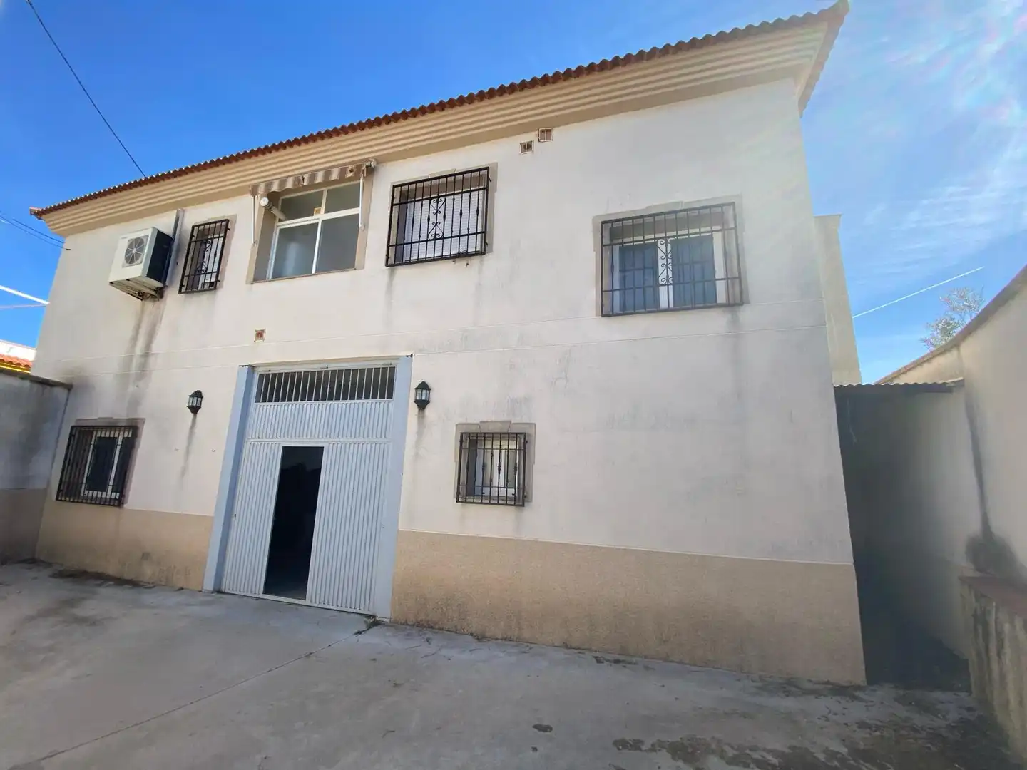 Vista exterior de Casa o chalet en venta en Loja con Aire acondicionado, Terraza y Trastero