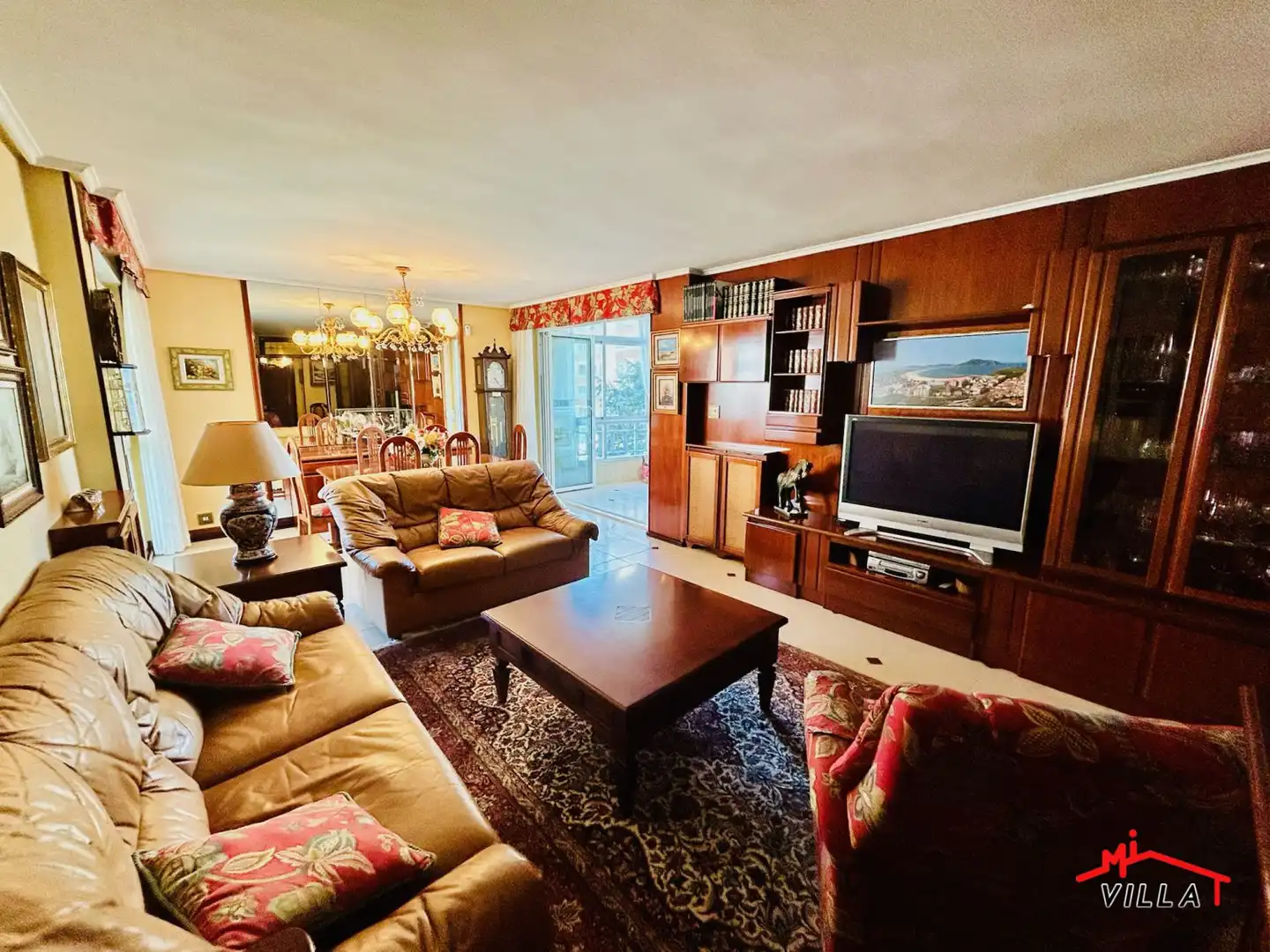 Sala de estar de Piso en venta en Laredo con Calefacción, Terraza y Amueblado