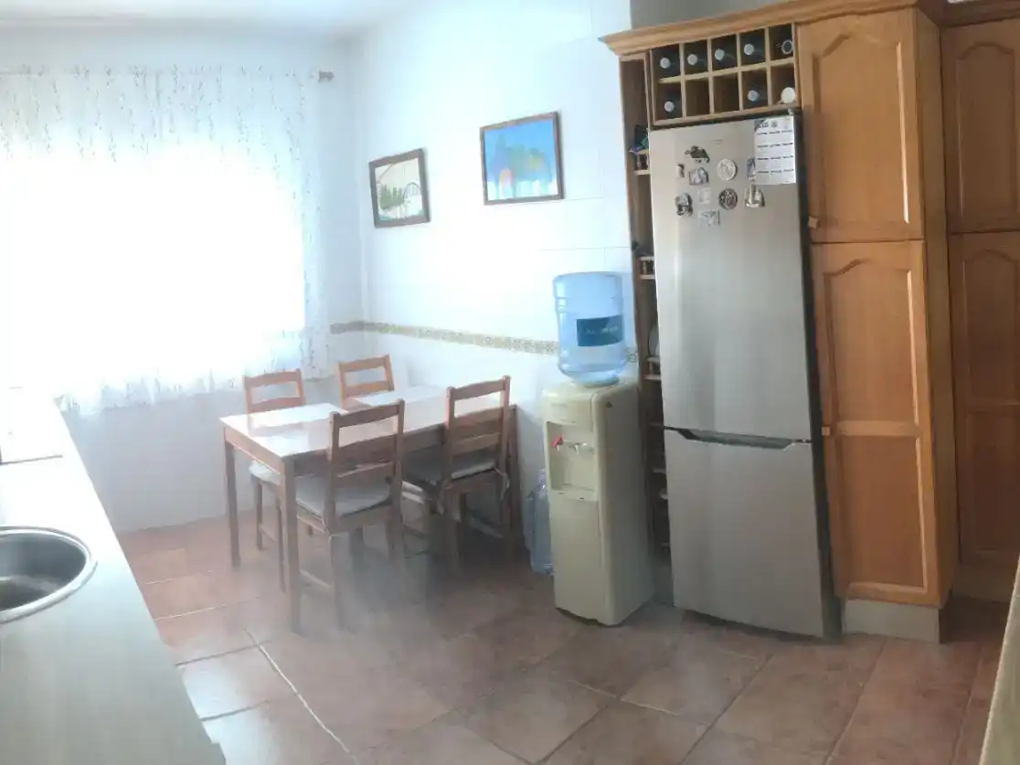 Küche von Wohnung zum Verkauf in Cobisa mit Klimaanlage, Privatgarten und Parkett