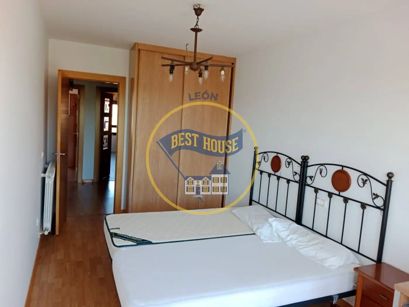 Habitación de Apartamento en venta en Villaquilambre con Calefacción, Terraza y Trastero