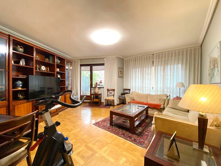 Sala d'estar de Pis en venda en Vitoria - Gasteiz amb Calefacció, Terrassa i Traster