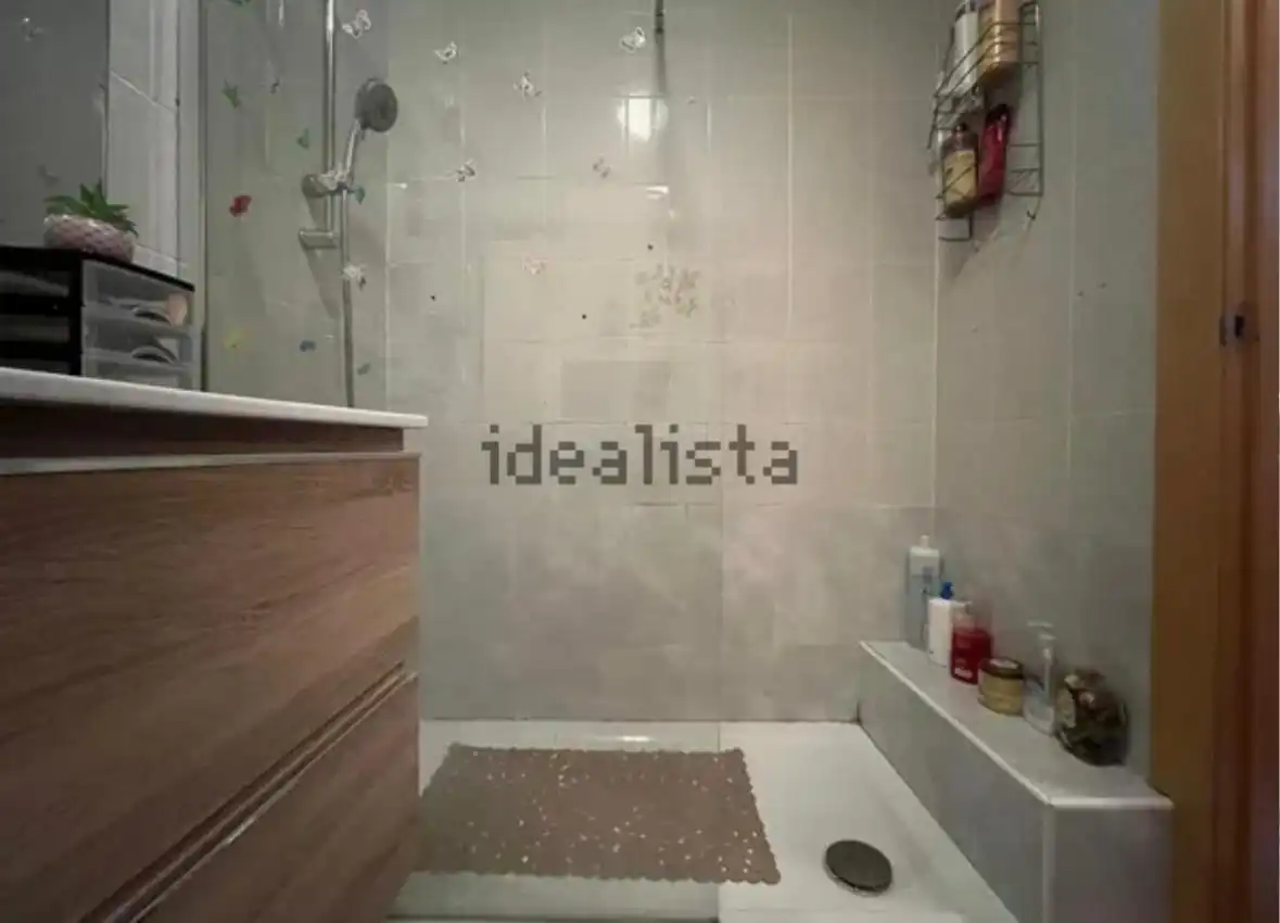 Baño de Piso en venta en Parla con Calefacción, Parquet y Piscina comunitaria