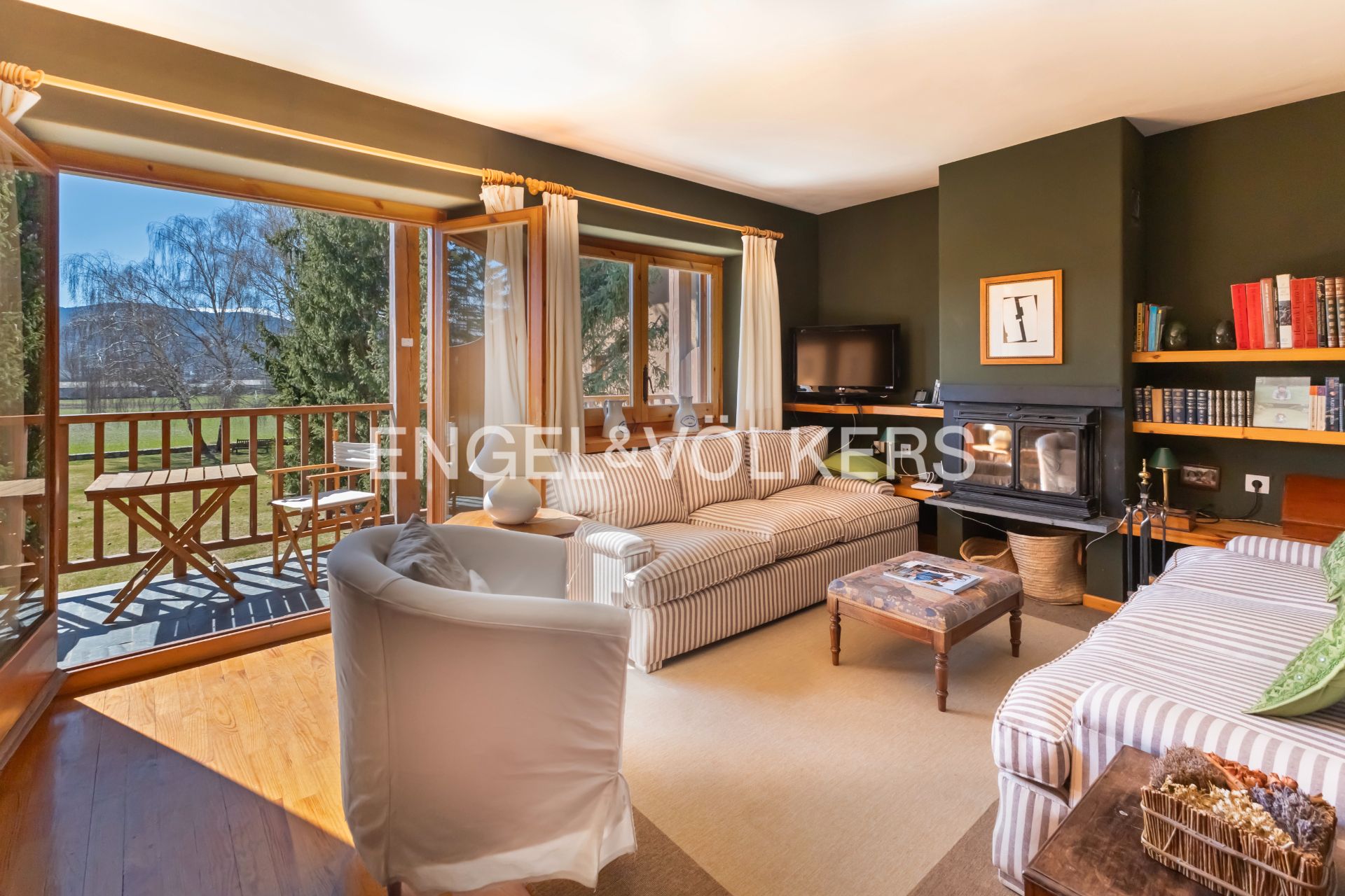 Sala d'estar de Casa adosada en venda en Guils de Cerdanya amb Calefacció, Parquet i Terrassa