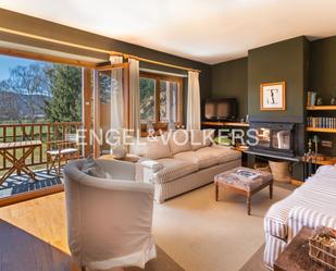 Sala d'estar de Casa adosada en venda en Guils de Cerdanya amb Calefacció, Parquet i Terrassa