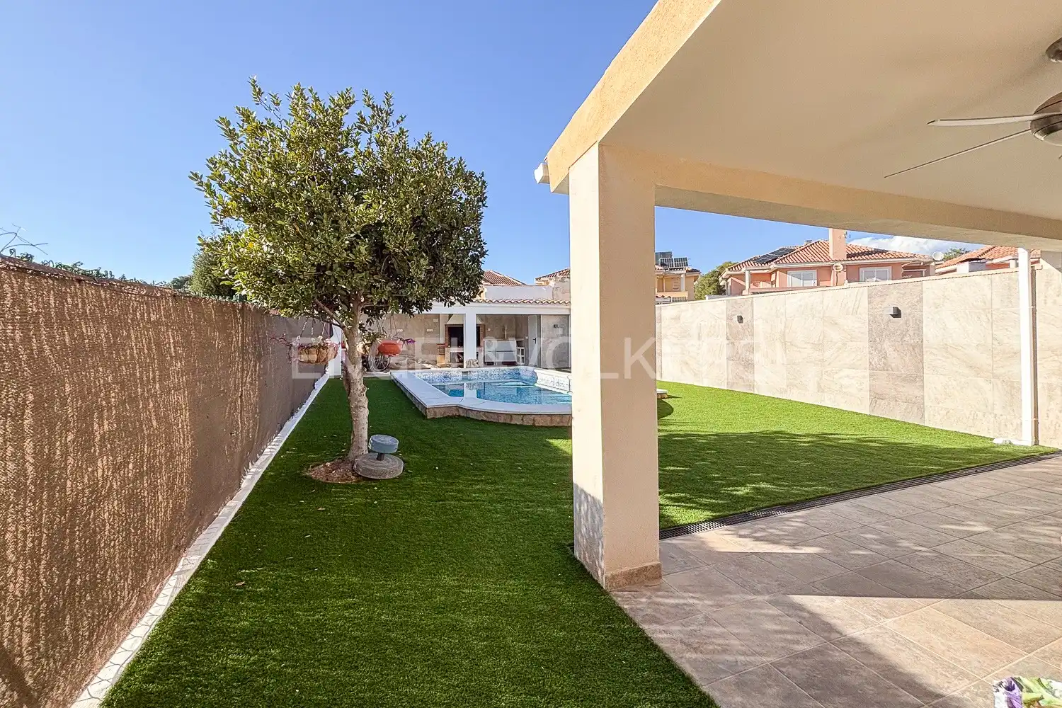 Swimming pool of Detached homes for rent in La Pobla de Vallbona  with Air Conditioner, Heating and Private garden