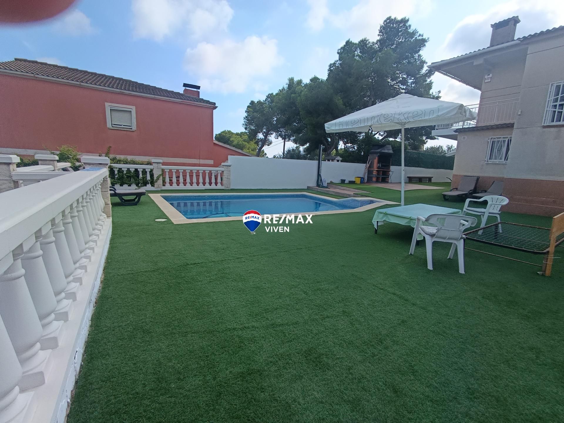 Piscina de Casa o xalet en venda en Cunit amb Calefacció, Jardí privat i Parquet