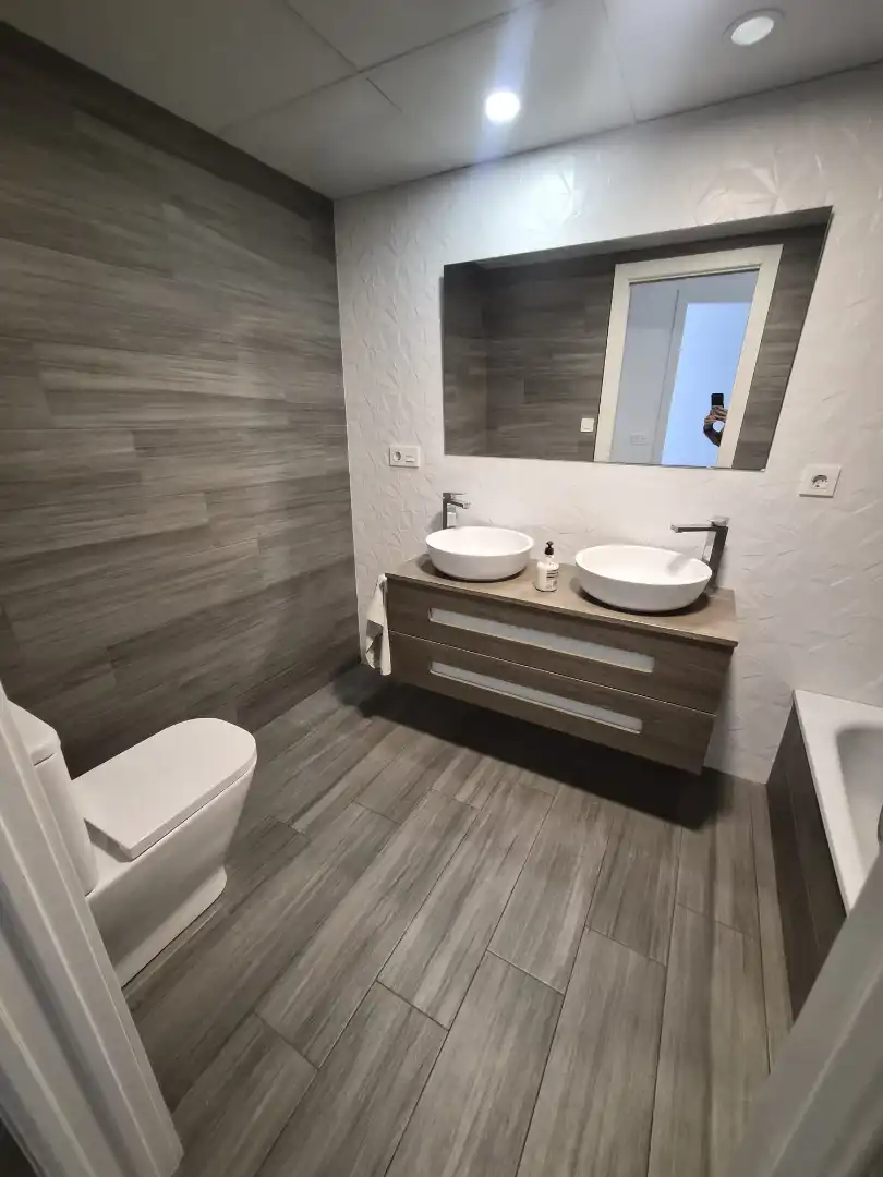 Bathroom of Flat for rent in Valencia  with Air Conditioner, Heating and Parquet flooring