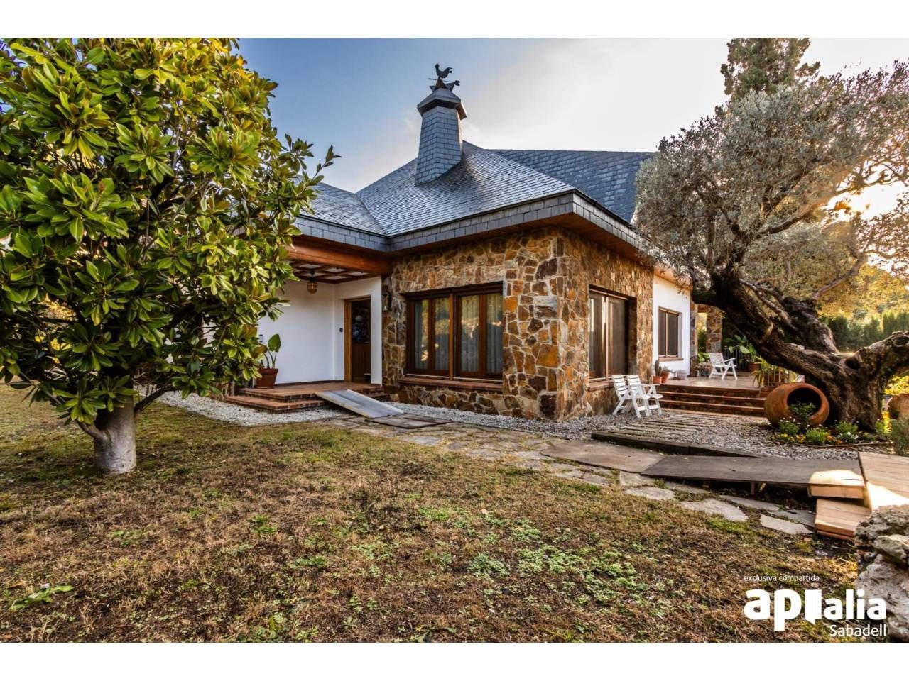 Exterior view of House or chalet for sale in Castellar del Vallès  with Air Conditioner and Private garden