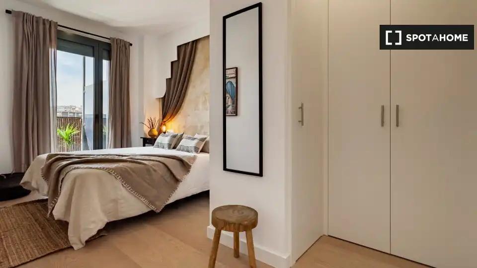 Dormitori de Apartament per a compartir en Barcelona amb Aire condicionat, Terrassa i Moblat
