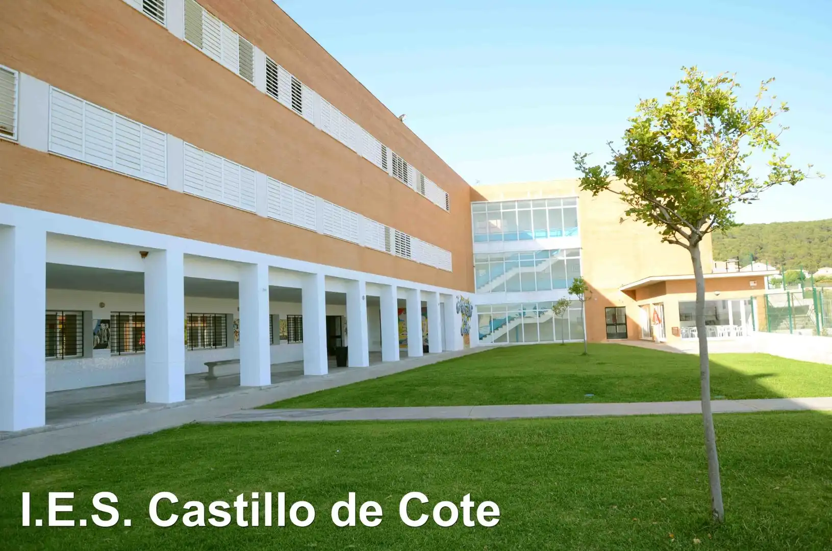 Vista exterior de Casa o xalet en venda en Montellano amb Terrassa, Traster i Balcó