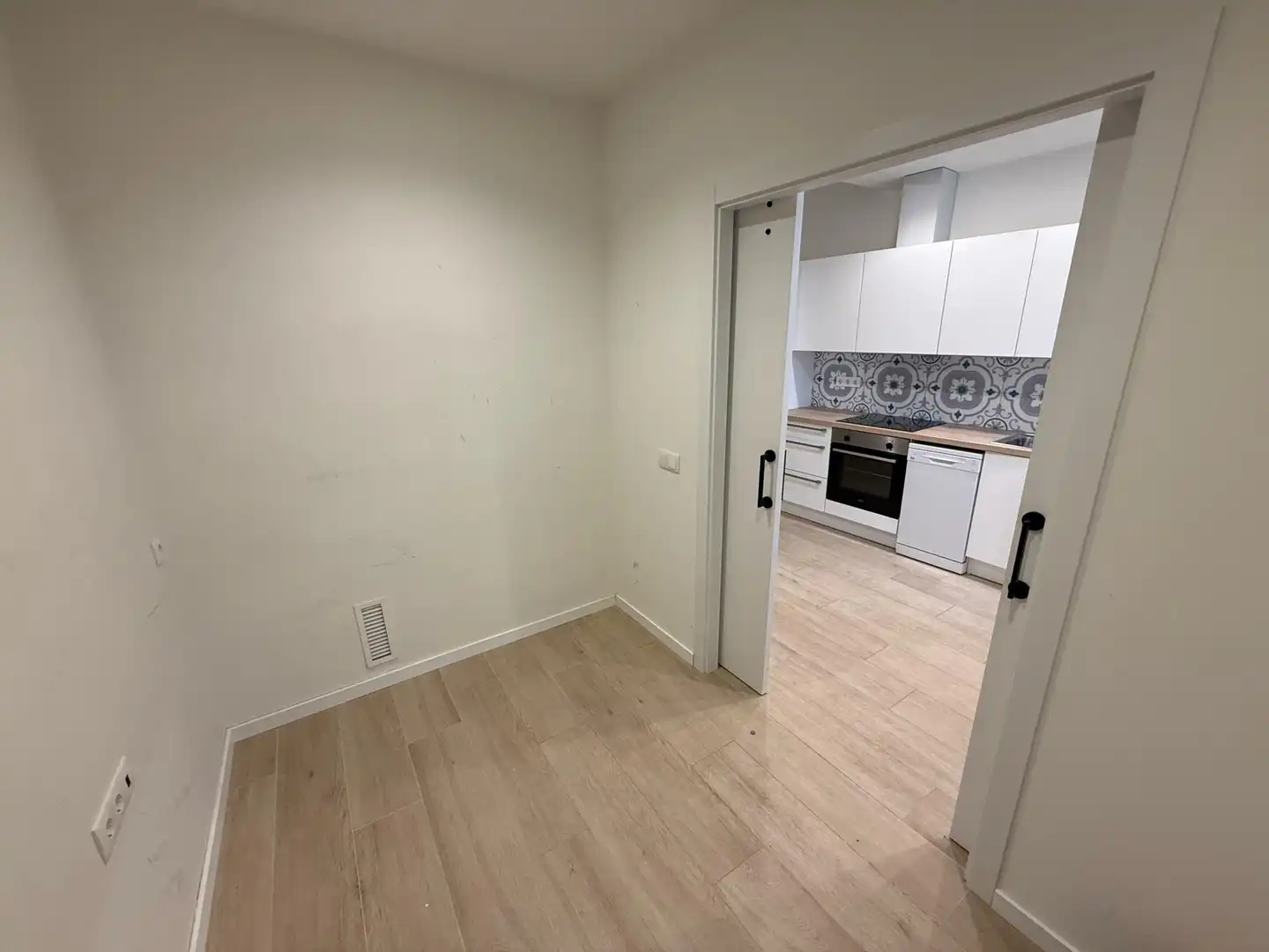 Wohnung zur Miete in Girona mit Klimaanlage, Terrasse und Balkon