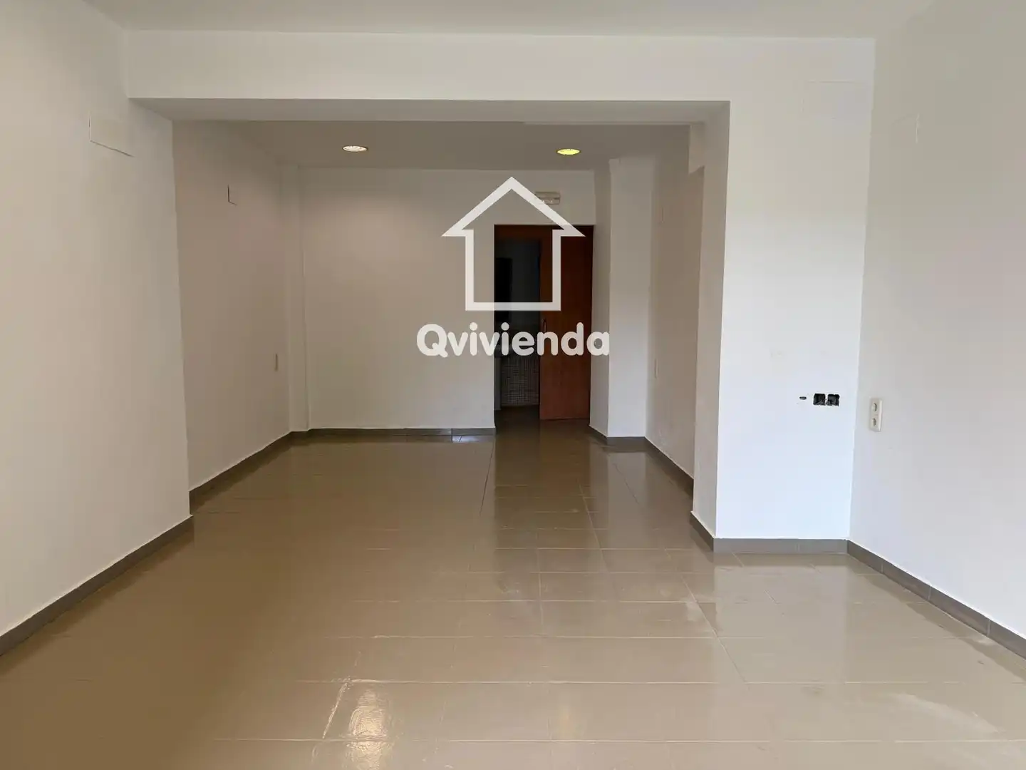 Local comercial de lloguer a Emporda, imagen 7