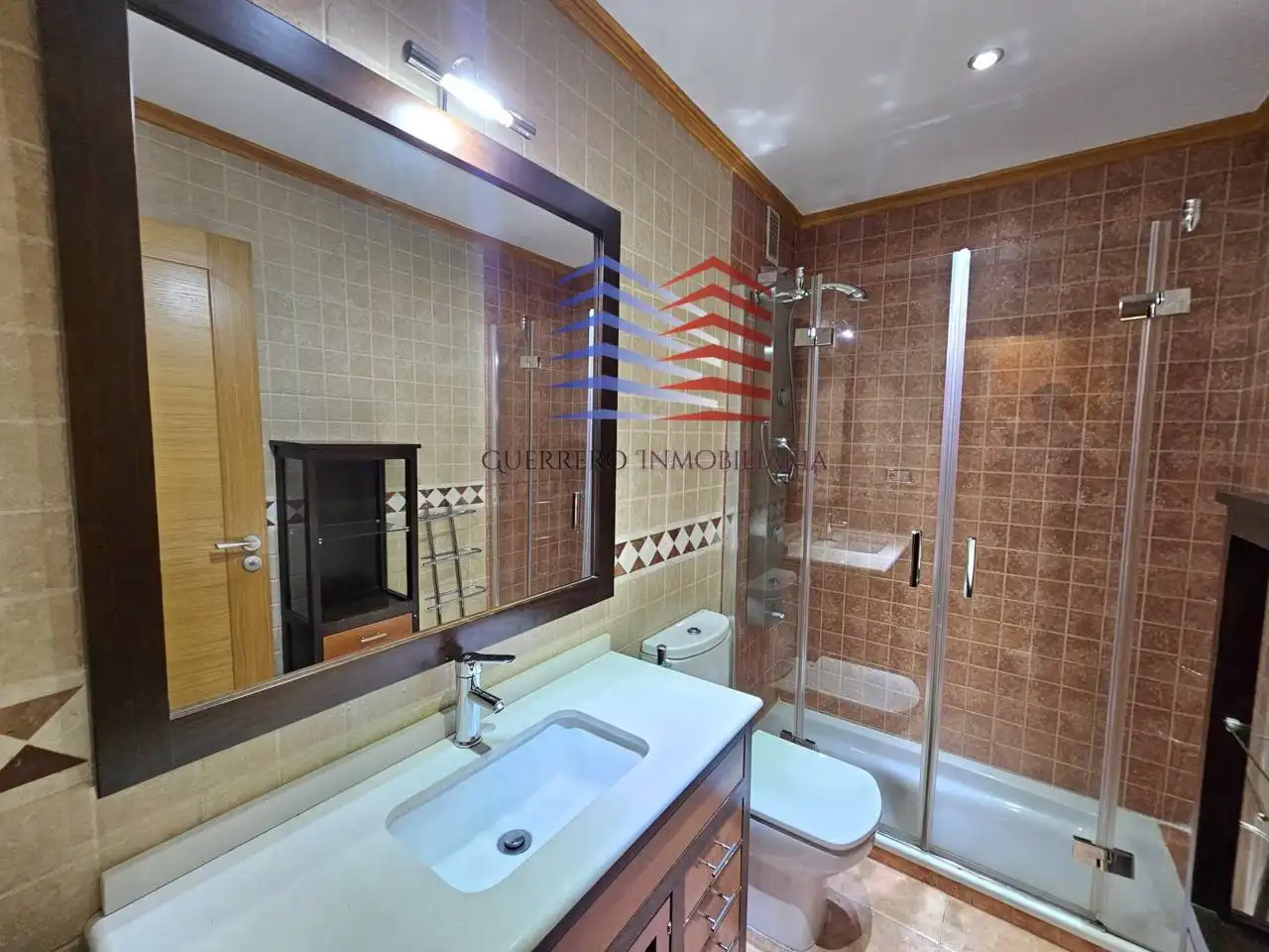 Bany de Dúplex de lloguer en Ourense Capital  amb Calefacció, Parquet i Terrassa