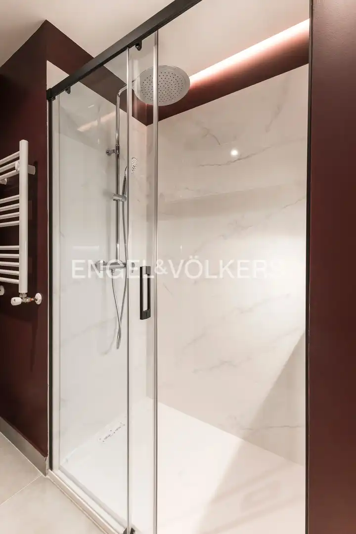 Bathroom of Flat for rent in Madrid  with Air Conditioner, Heating and Parquet flooring