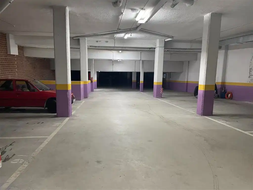 Aparcament de Dúplex de lloguer amb opció a compra en San Vicente de la Barquera amb Calefacció, Parquet i Piscina