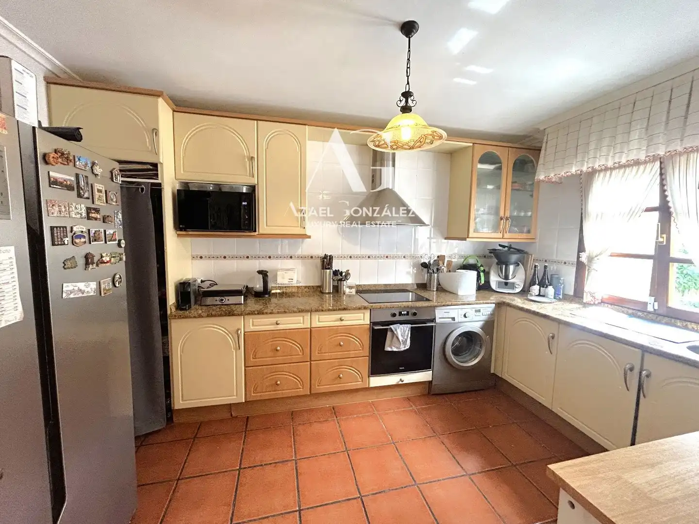 Cocina de Casa adosada en venta en Cabezón de la Sal con Calefacción, Jardín privado y Terraza
