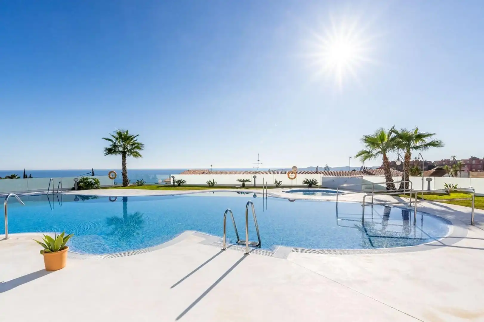 Piscina de Apartament en venda en Fuengirola amb Aire condicionat, Calefacció i Terrassa